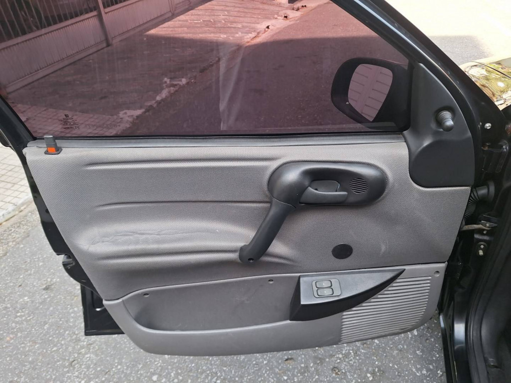 Imagem do veículo CHEVROLET CLASSIC 1.0 MPFI LS 8V FLEX 4P MANUAL