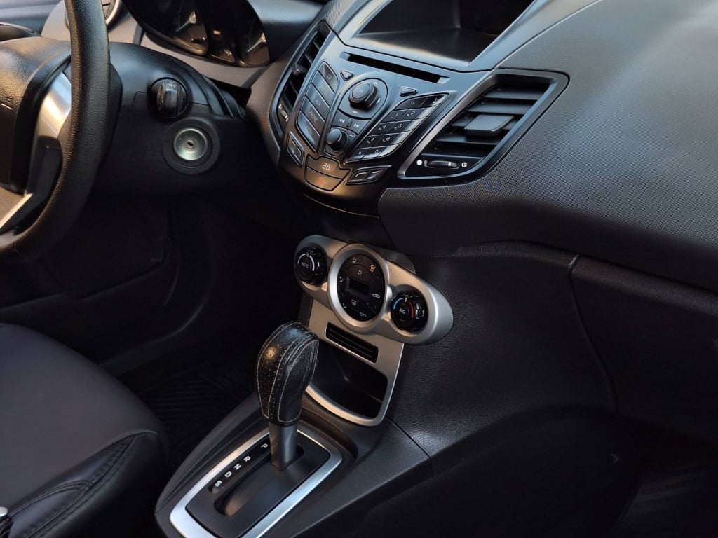 Imagem do veículo FORD FIESTA 1.6 SE HATCH 16V FLEX 4P POWERSHIFT