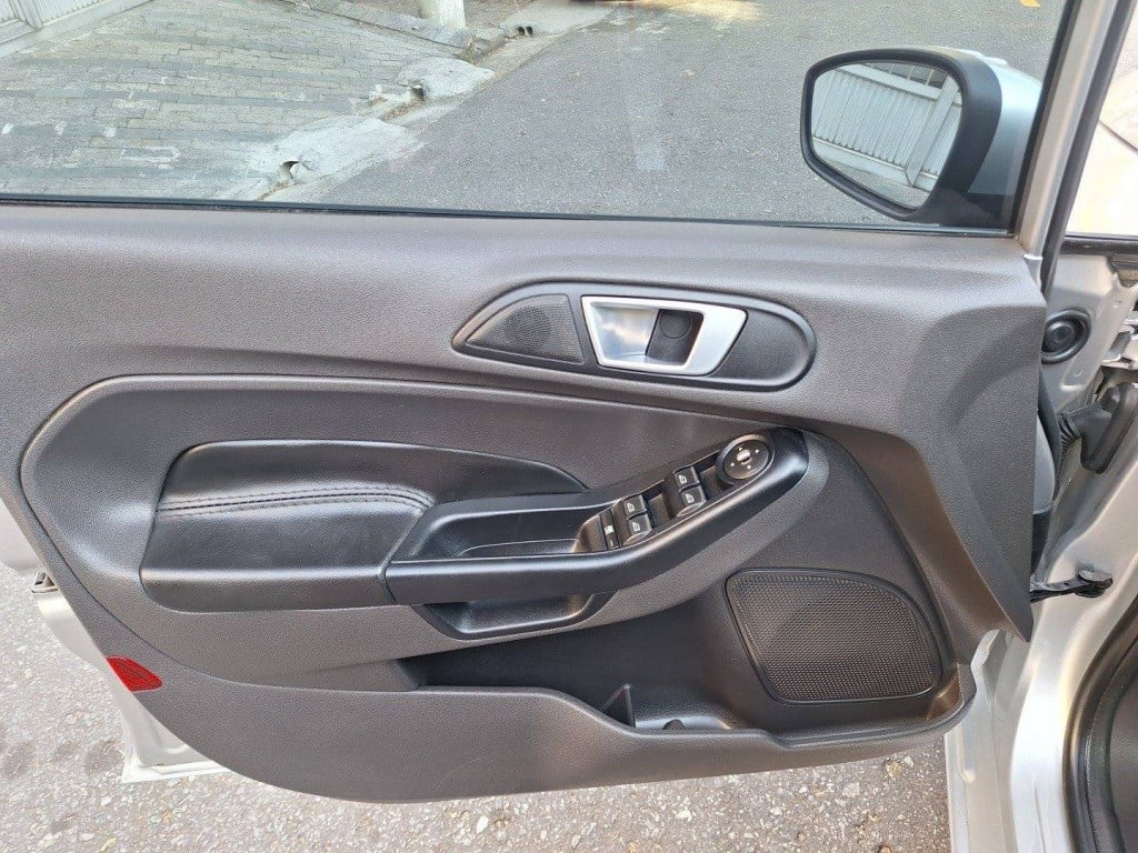 Imagem do veículo FORD FIESTA 1.6 SE HATCH 16V FLEX 4P POWERSHIFT