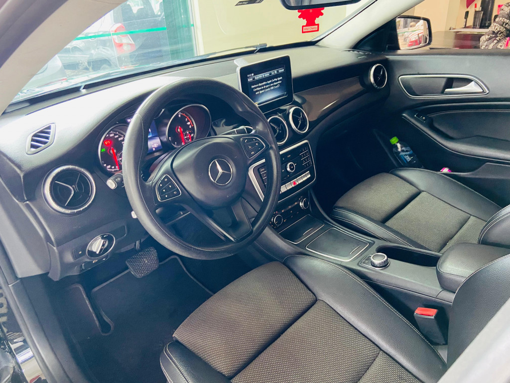 Imagem do veículo MERCEDES-BENZ 180 C 1.8 SEDAN 8V GASOLINA 4P AUTOMÁTICO