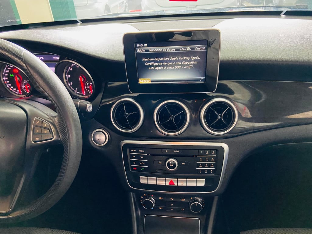 Imagem do veículo MERCEDES-BENZ 180 C 1.8 SEDAN 8V GASOLINA 4P AUTOMÁTICO