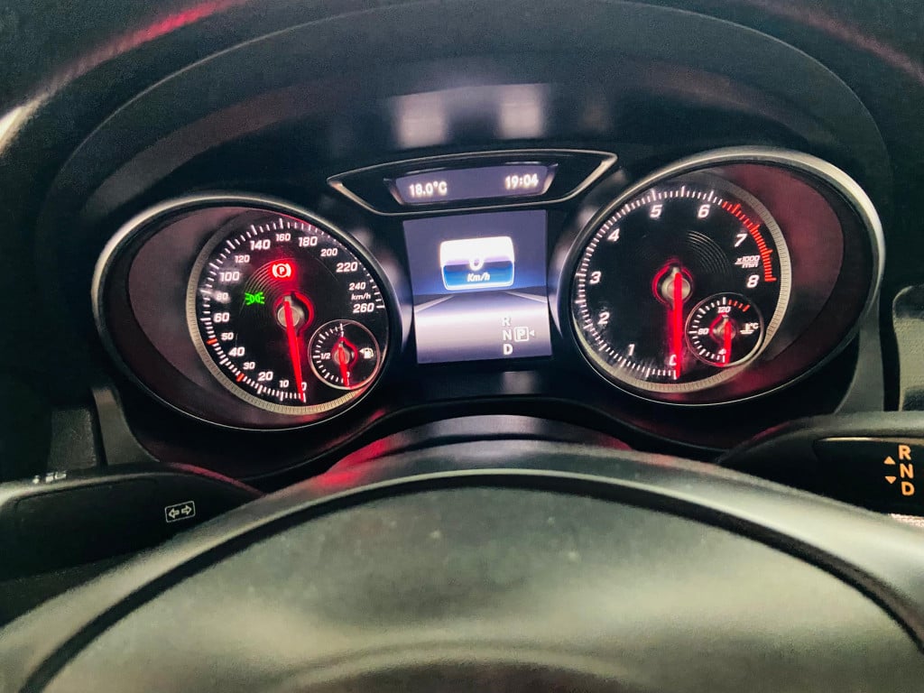 Imagem do veículo MERCEDES-BENZ 180 C 1.8 SEDAN 8V GASOLINA 4P AUTOMÁTICO