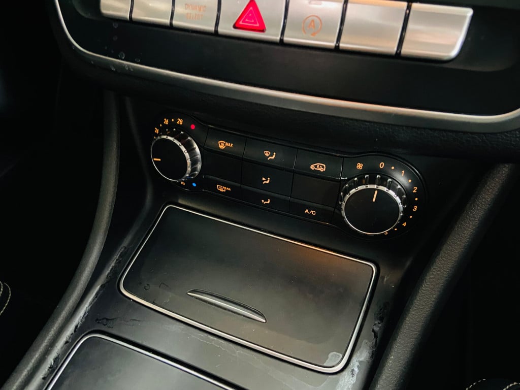 Imagem do veículo MERCEDES-BENZ 180 C 1.8 SEDAN 8V GASOLINA 4P AUTOMÁTICO