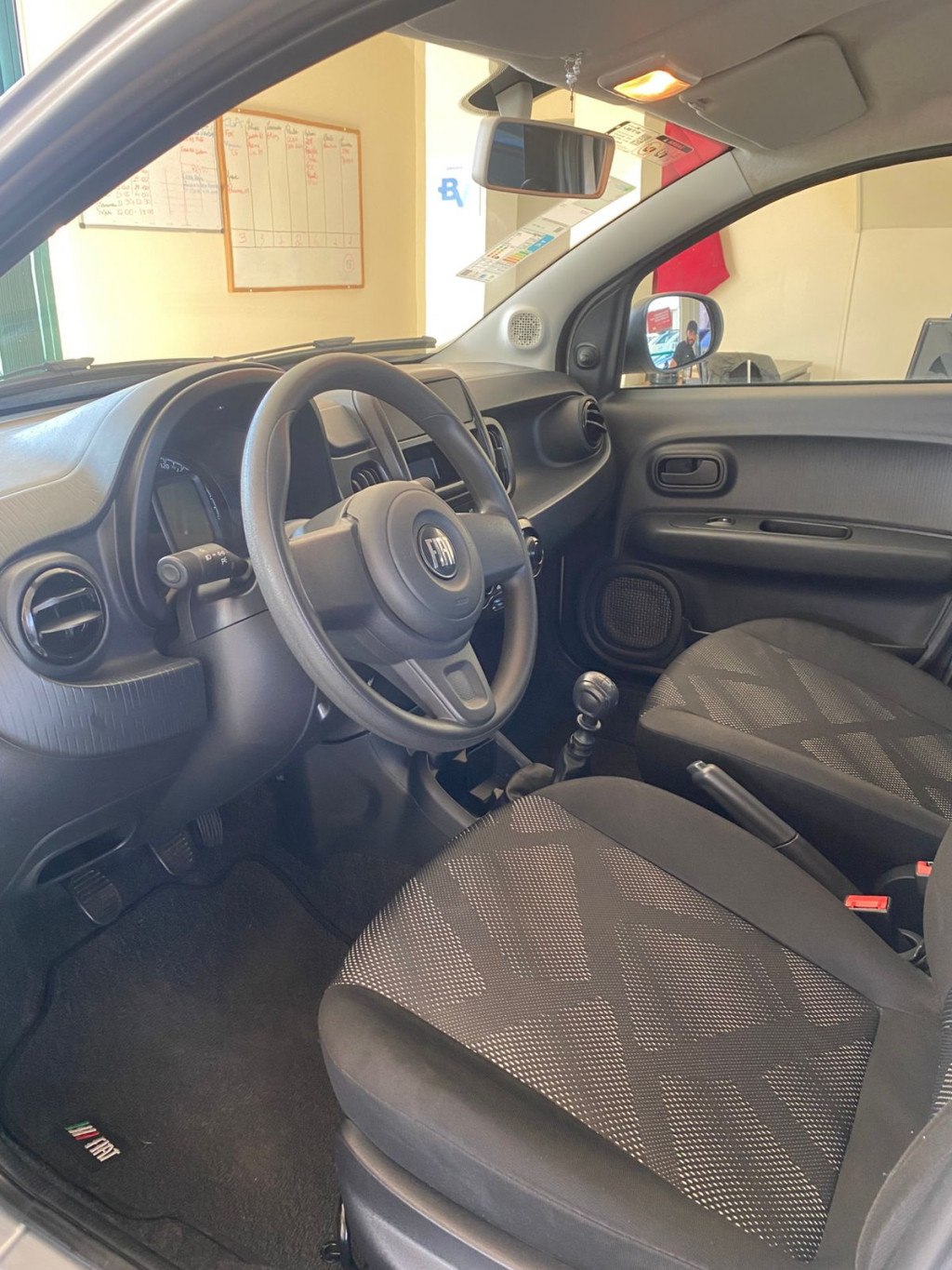Imagem do veículo FIAT MOBI 1.0 8V EVO FLEX LIKE. MANUAL