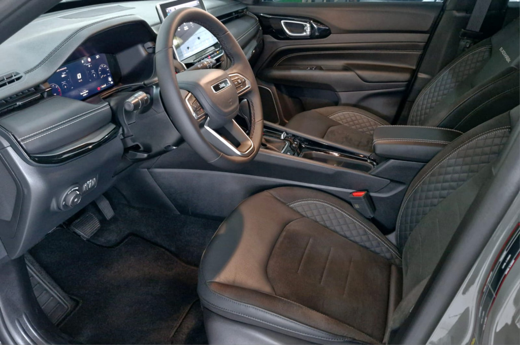 Imagem do veículo JEEP COMPASS 2.0 HURRICANE 4 TURBO GASOLINA BLACKHAWK AT9