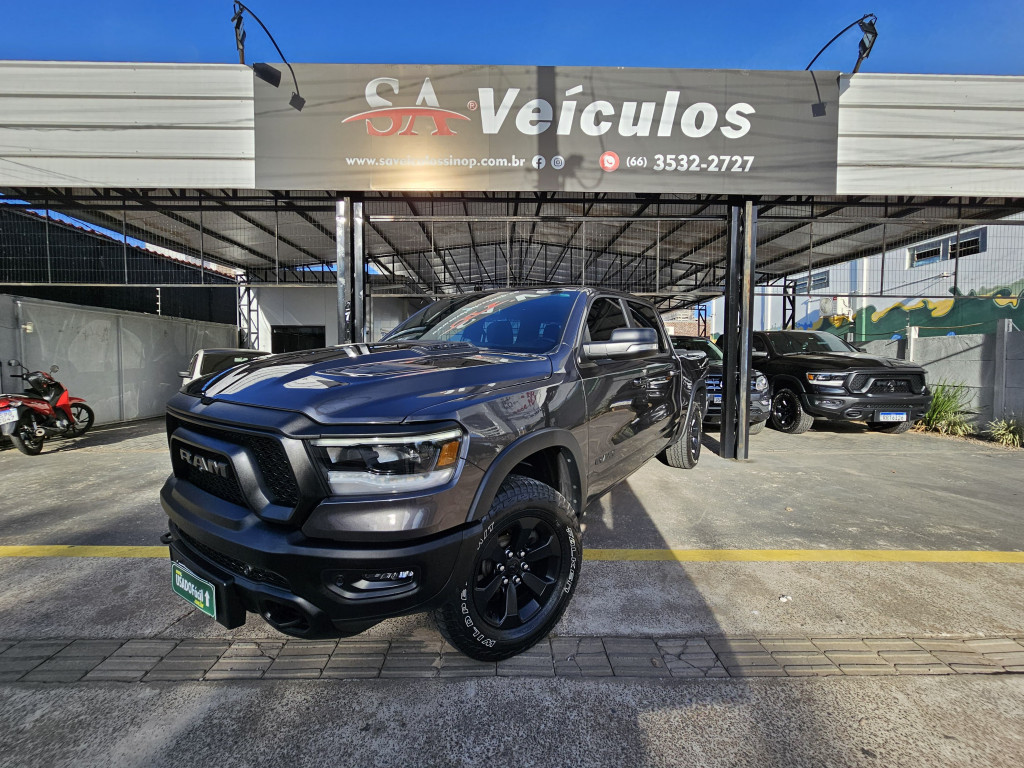 RAM 1500 5.7  REBEL HEMI CD V8 4x4 Aut
