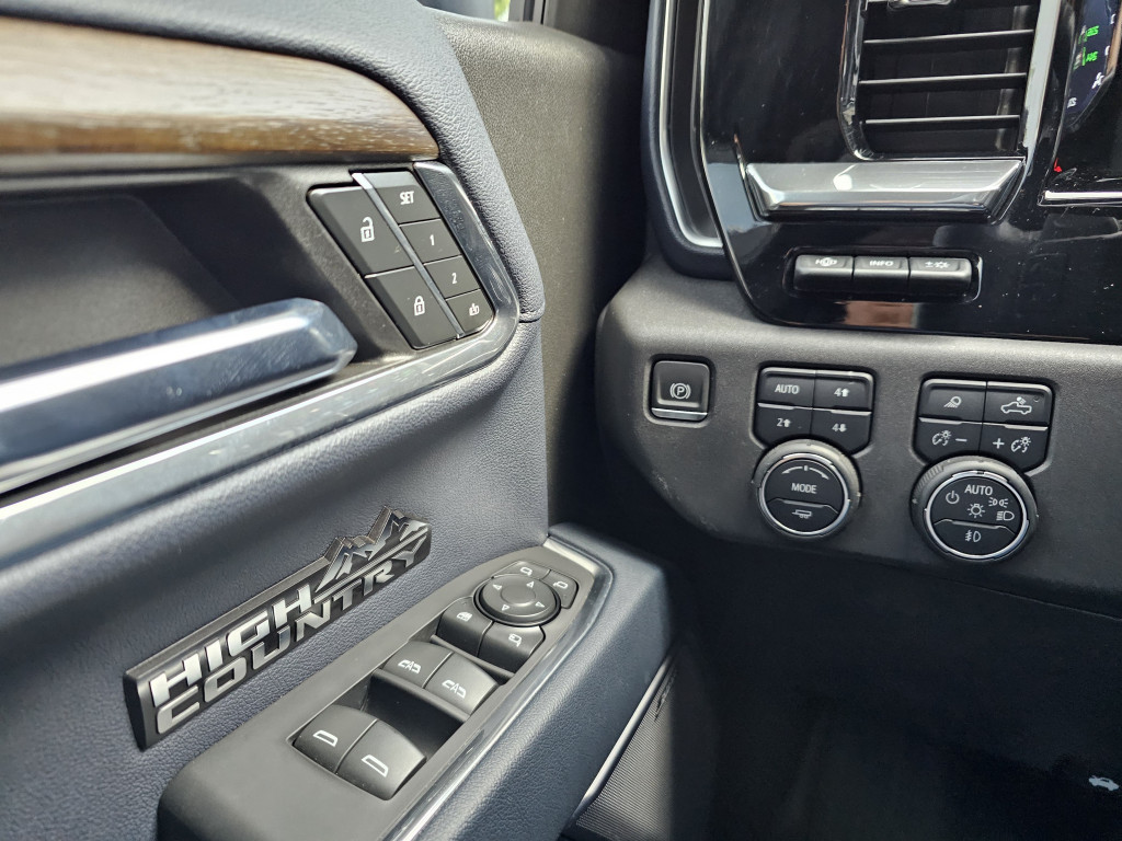 Imagem do veículo CHEVROLET SILVERADO 5.3 HIGH CONTRY V8 AWD AUT.