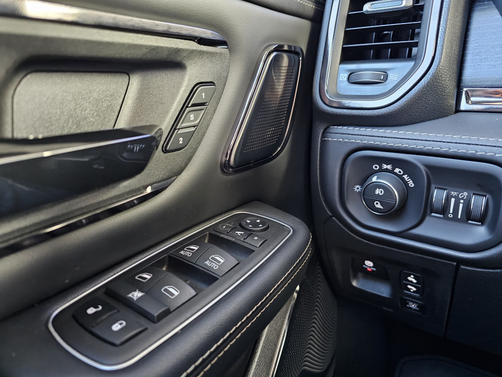 Imagem do veículo RAM 1500 5.7 V8 GASOLINA LIMITED CD 4X4 AUTOMÁTICO