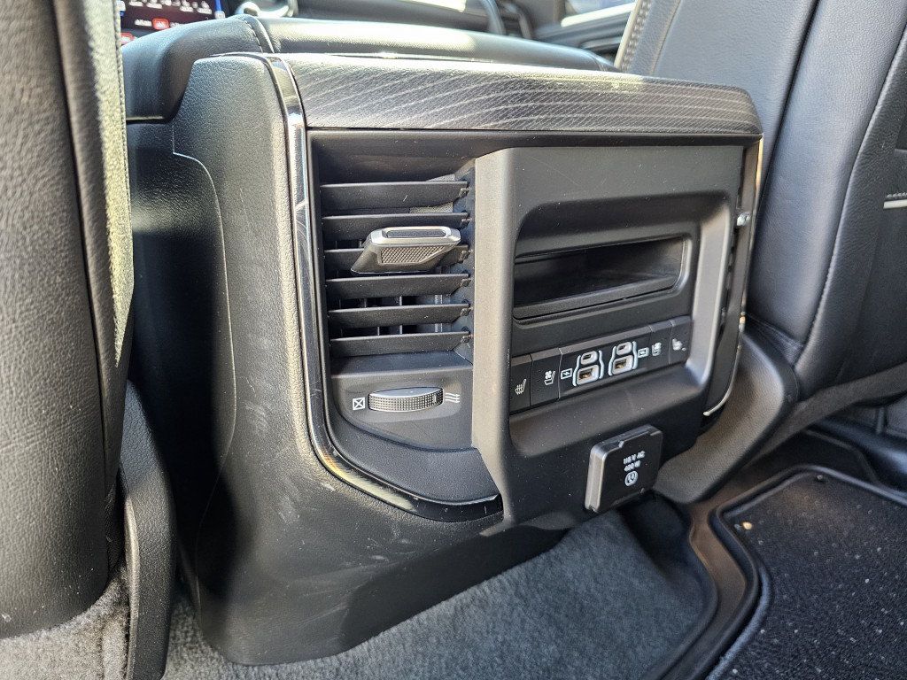 Imagem do veículo RAM 1500 5.7 V8 GASOLINA LIMITED CD 4X4 AUTOMÁTICO