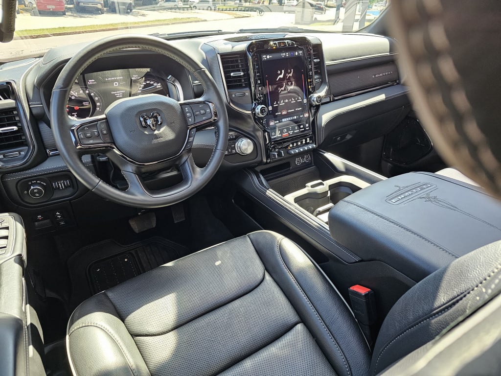 Imagem do veículo RAM 1500 5.7 V8 GASOLINA LIMITED CD 4X4 AUTOMÁTICO