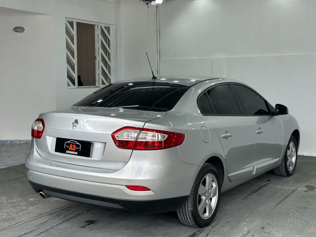 Imagem do veículo RENAULT FLUENCE 2.0 DYNAMIQUE 16V FLEX 4P MANUAL