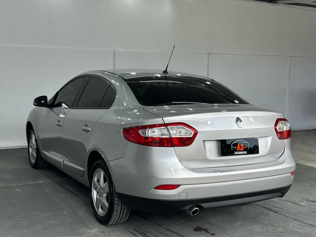 Imagem do veículo RENAULT FLUENCE 2.0 DYNAMIQUE 16V FLEX 4P MANUAL