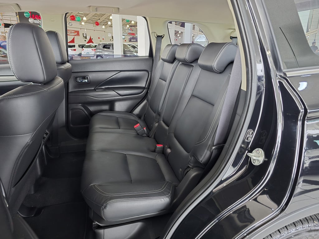 Imagem do veículo MITSUBISHI OUTLANDER 2.2 MIVEC DI-D DIESEL HPE-S AWD AUTOMÁTICO
