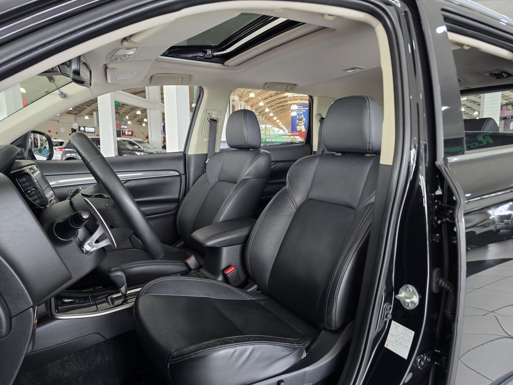 Imagem do veículo MITSUBISHI OUTLANDER 2.2 MIVEC DI-D DIESEL HPE-S AWD AUTOMÁTICO