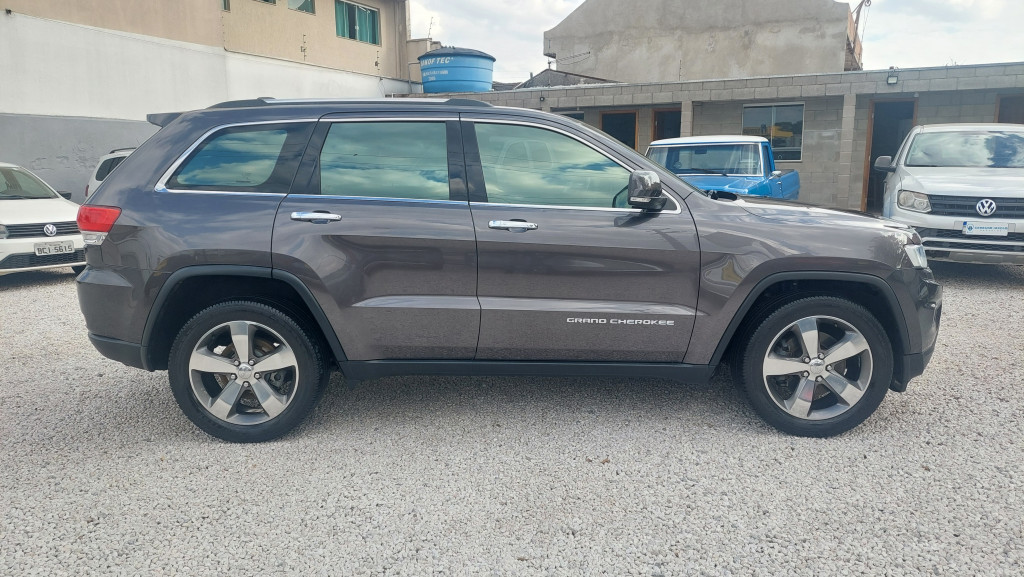Imagem do veículo JEEP GRAND CHEROKEE 3.0 LIMITED 4X4 V6 24V TURBO DIESEL 4P AUTOMÁTICO