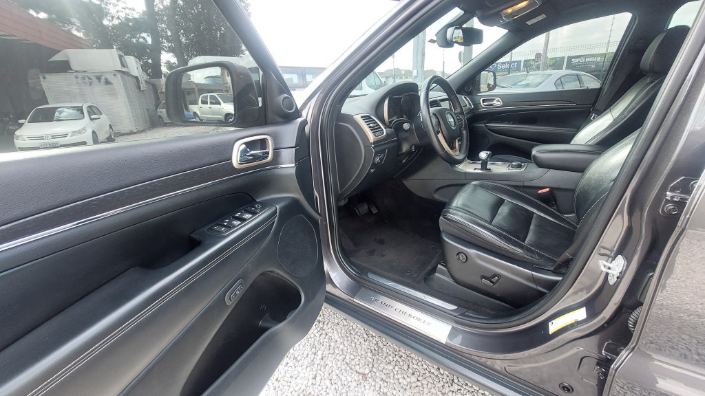 Imagem do veículo JEEP GRAND CHEROKEE 3.0 LIMITED 4X4 V6 24V TURBO DIESEL 4P AUTOMÁTICO