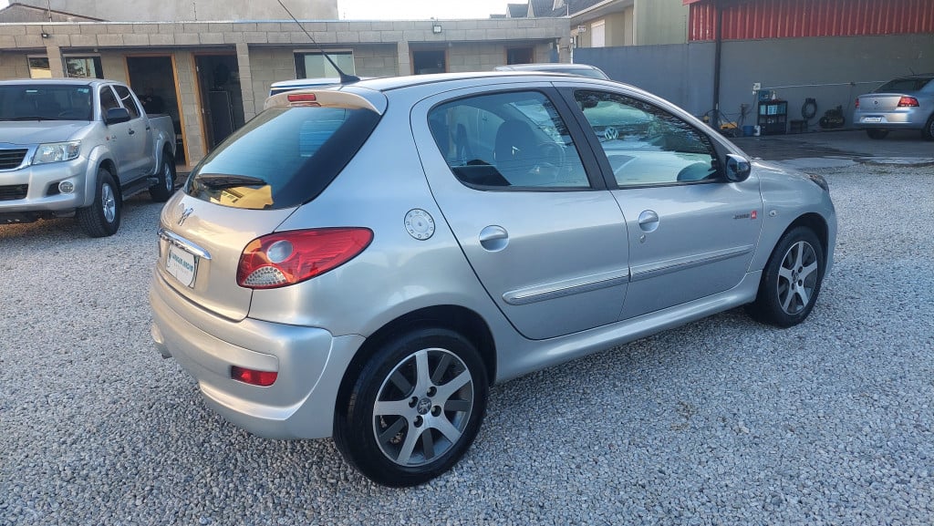 Imagem do veículo PEUGEOT 207 1.6 QUIKSILVER 16V FLEX 4P MANUAL