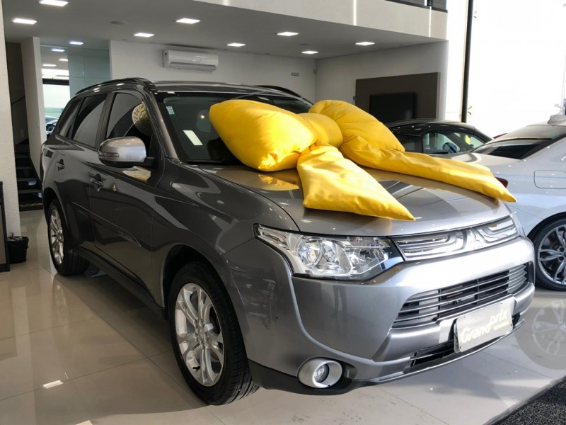 OUTLANDER 2015 2.0 4P AUTOMÁTICA CINZA TOP DE LINHA ÚNICO DONO ESTADO DE NOVA! OUTLANDER 2015 2.0 4P AUTOMÁTICA CINZA TOP DE LINHA ÚNICO DONO ESTADO DE NOVA!