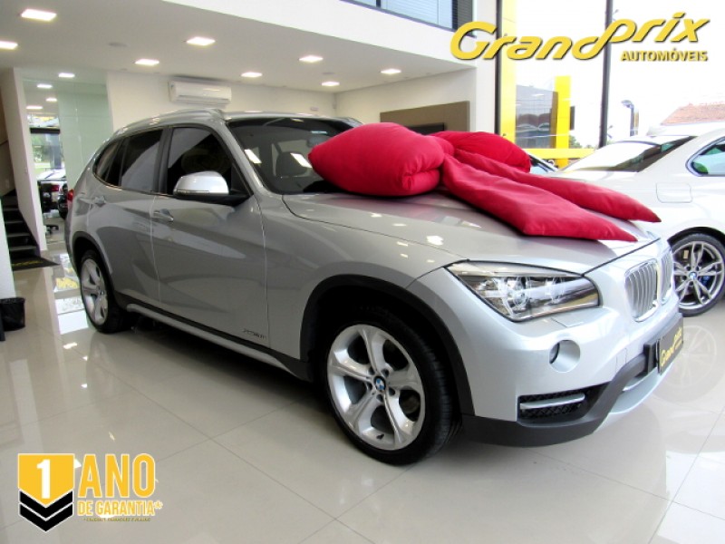 BMW X1 GP 20i 2013 2.0 GASOLINA 4P AUTOMÁTICA PRATA COMPLETA C/ APENAS 25.000 KM! BMW X1 GP 20i 2013 2.0 GASOLINA 4P AUTOMÁTICA PRATA COMPLETA C/ APENAS 25.000 KM!