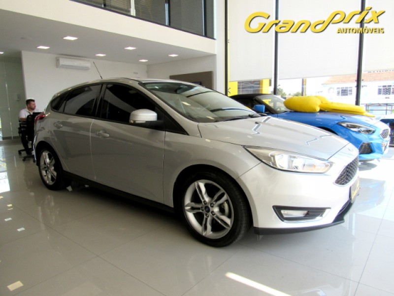 FOCUS 2016 1.6 SE HATCH 16V FLEX 4P POWERSHIFT PRATA COMPLETO ÚNICO DONO! FOCUS 2016 1.6 SE HATCH 16V FLEX 4P POWERSHIFT PRATA COMPLETO ÚNICO DONO!